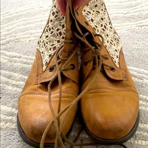 Steve madden tan and lace booties